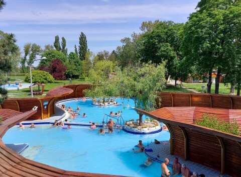 Komárom: Hotel Thermál Apartmanház s neobmedzeným vstupom do termálov Brigetio + detská herňa