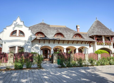 Pobyt neďaleko termálnych kúpeľov v Podhájskej v štýlovom Penzióne Žitava s raňajkami alebo polpenziou