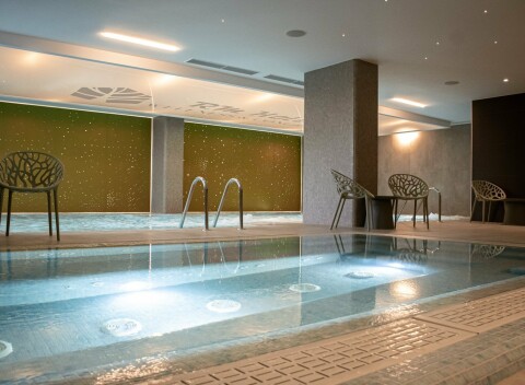 Štýlový RM Hotel Wellness & Congress **** blízko Bojníc s polpenziou, wellness a fitness zónou + welcome drink