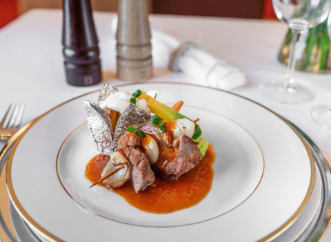 Degustačné 6-chodové menu v reštaurácii Hotela Devín**** inšpirované ruskou kuchyňou.