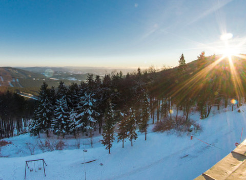 Beskydy s polpenziou a bazénom, len 500 m od nového chodníka v korunách stromov.