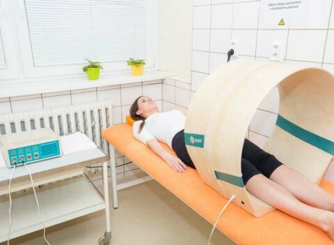 Elektroterapeutický prístroj Rebox v ŠNOPe pre zmiernenie bolesti, zápalov a podporu regenerácie po úrazoch