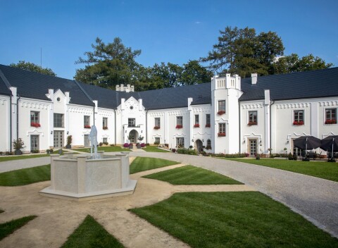 Vysočina blízko Havlíčkovho Brodu: Jedinečný pobyt na historickom Zámku Kvasetice s raňajkami + fľaša Prosecca