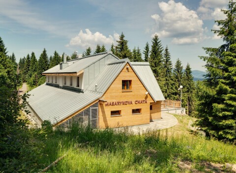 Javorníky pri hraniciach a výletných cieľov v Masarykovej chate na Beskydě s raňajkami či polpenziou a saunou