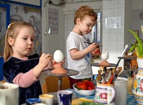 Tvorivé dielne v Slovenskej ľudovej majolike - namaľujte si veľkonočné kraslice