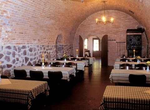 Južná Morava s neobmedzenou konzumáciou vína v hoteli Weiss s polpenziou a vstupom na rozhľadňu.