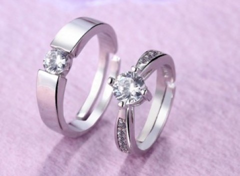 Elegantný prsteň z bižutérneho kovu v striebornej farbe s kamienkmi - 2 ks.