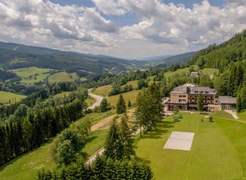 Dovolenka v Alpách v útulnom hoteli Alpenhof s raňajkami a bazénom.