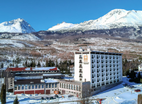 Pobyt v Hoteli Granit Tatranské Zruby***: plná penzia, večera pri sviečkach, šampanské, masáž, sauna.