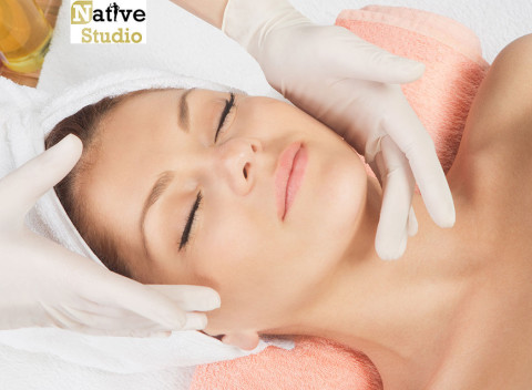 Čistenie pleti a chemický peeling Holy-Land pre všetky typy pleti v salóne Native Studio.