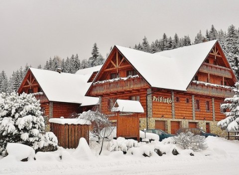 Krásny penzión Pribiskô na Orave s polpenziou, skipasom a možnosťou vstupu do wellness centra.