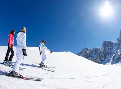 Dolomity: Hotel Alpenrose *** s raňajkami a wellness + lyžovanie v Passo Rolle.