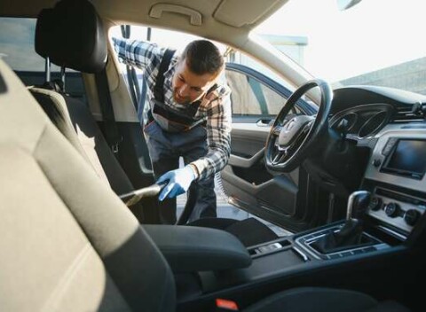 Čistý, voňavý, ako nový interiér vášho auta od MAD cleaning