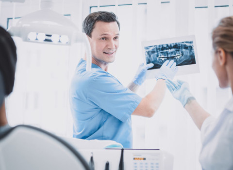 Balík kompletného vstupného vyšetrenia zubov s röntgenovými snímkami v Dr. Martin Dental Clinic.