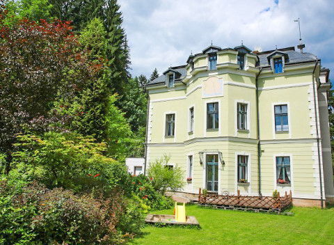 Krkonoše: Ideálna dovolenka pre páry v Penzióne Vila Julie *** s polpenziou.