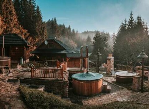 Sudopark s vírivkou pod holým nebom v horských lesoch Kysuckých Beskyd