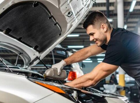 Profesionálna výmena oleja a olejového filtra s kontrolou vozidla v Garage Point