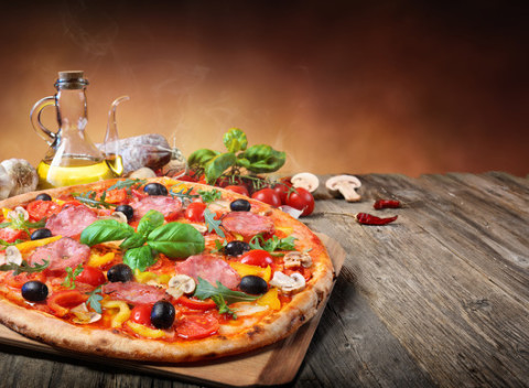 Pravá talianska pizza podľa vlastného výberu vrátane dovozu - na výber až 40 druhov.