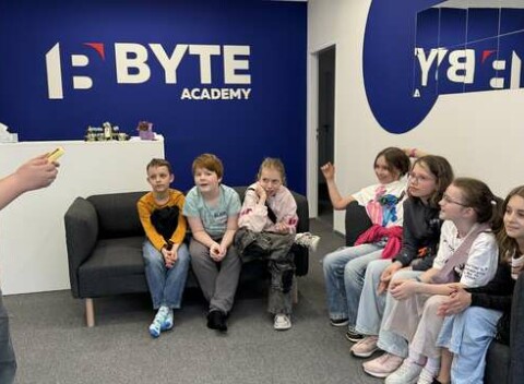 Letný detsky IT tábor: technológie, hry a zábava pre malých technologických nadšencov