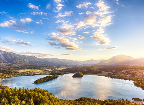 Alpská dovolenka pri jazere Wörthersee v Hoteli Rocket Rooms s raňajkami, občerstvením a kartou plnou zliav