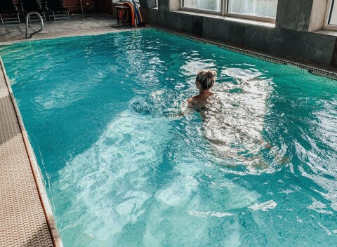 Jeseníky 800 m od zjazdovky v Kolštejn wellness centre *** s polpenziou, saunovým svetom a slaným bazénom