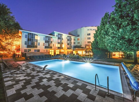 Morava: Přerov v Hoteli Jana **** s raňajkami/polpenziou a wellness (bazén, vírivka, 3 sauny a 2 parné kúpele)