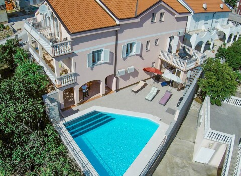 Chorvátsko: Letovisko Karlobag iba 250 m od pláže pre 4-7 osôb v Apartmánoch Kathy s vyhrievaným bazénom