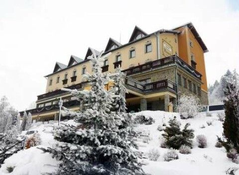Hotel Husárik**** v horskom prostredí so stravou a vstupom do jaskynného bazéna