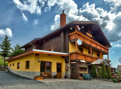 Belianske Tatry 2,3 km od ski areálu: Ždiar v Penzióne Havran s raňajkami + vírivka a zábavné aktivity