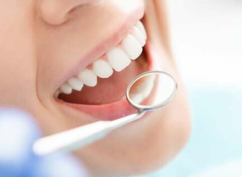 Dentálna hygiena pre deti aj dospelých s pieskovaním Airflow a inštruktážami v zubnej ambulancii Pohotovosť 24/7