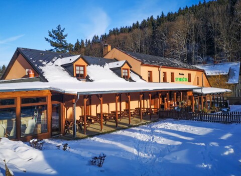 Jeseníky v Penzióne Stonožka s polpenziou, bazénom, privátnym vstupom do sauny či vírivky a pivným kúpeľom