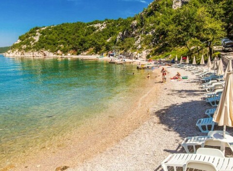 Chorvátsko pri pláži v štýlovom bungalove v Holiday Resorte Kačjak s kuchyňou a terasou s výhľadom na more