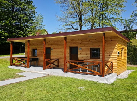 Beskydy neďaleko Chodníka Valaška a ski areálov: Pobyt v chatke v Campingu Rožnov pod Radhoštěm + raňajky