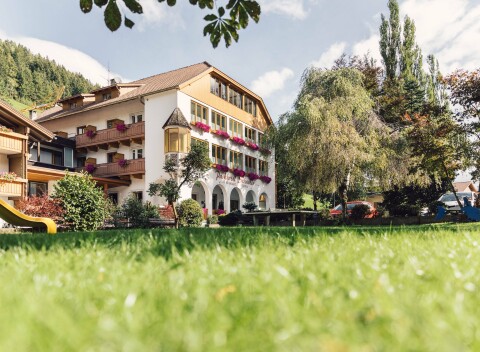 Severné Taliansko: Údolie Tauferer Ahrntal v Parkhoteli Schachen *** s polpenziou + wellness a výbava na túry