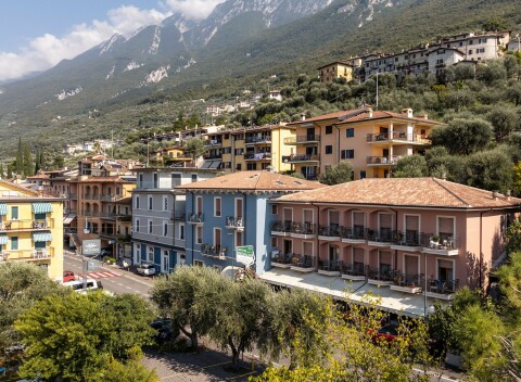 Severné Taliansko v Hoteli Smeraldo *** na brehu Lago di Garda s polpenziou + súkromná pláž a výlet loďou
