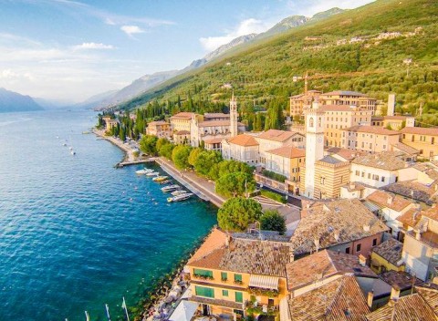 Lago di Garda: 4 - 8 dní v historickom Gard Family House pri pláži s polpenziou.