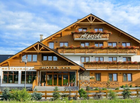 Polanica Zdroj: Hotel Alpejski *** s raňajkami či polpenziou a vstupom do wellness neobmedzene (bazén a sauna)