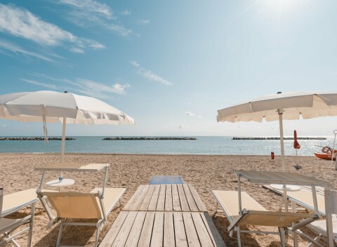 Jadranské more blízko Recanati: Dovolenka v chatke v Natural Village Resorte so súkromnou plážou a bazénom