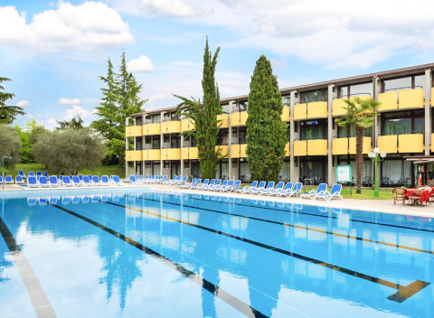 Lago di Garda na 4 či 6 dní v Hoteli Palme & Suite *** s polpenziou a bazénom.