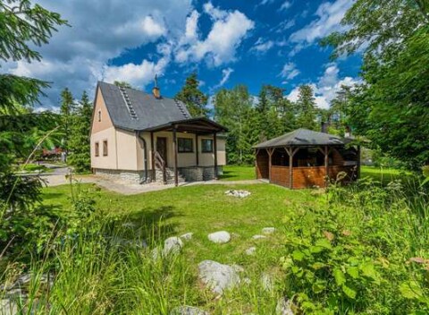 Chata Lesana vo Vysokých Tatrách s kapacitou pre až 7 osôb - s krbom, ohniskom a vlastným altánkom