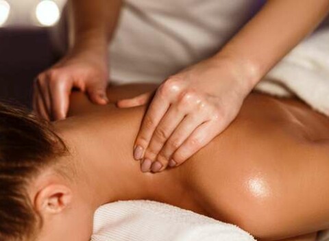 Doprajte si dokonalý relax: klasická masáž, lávové kamene aj reflexná masáž chodidiel v Trenčíne