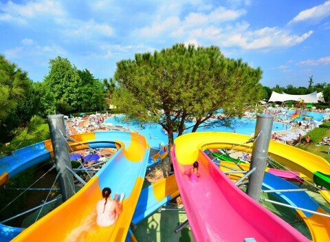 Gardské jazero v plážovom kempe Camping Bella Italia s polpenziou + aquapark a bohaté aktivity pre celú rodinu