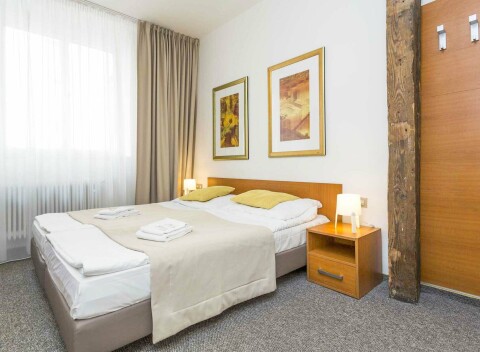 Praha 1,4 km od Vyšehradu: Pobyt ideálny pre rodiny v Penzióne Akát s raňajkami a fľašou sektu + deti zdarma