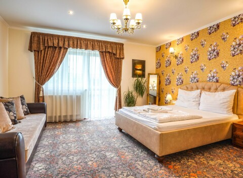 Veľký Meder blízko termálnych kúpeľov: Pobyt v Penzióne Heléné s raňajkami či polpenziou a vonkajším bazénom