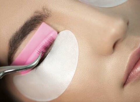 Úprava a styling obočia, laminácia a lifting mihalníc