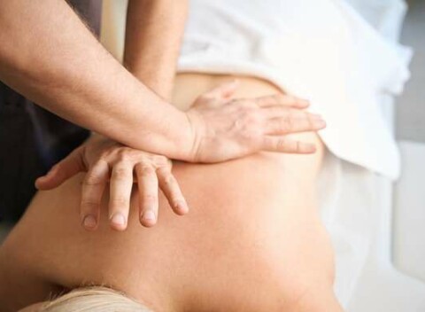 Masáž na mieru pre dokonalý oddych: bankovanie, klasická alebo myofasciálna masáž