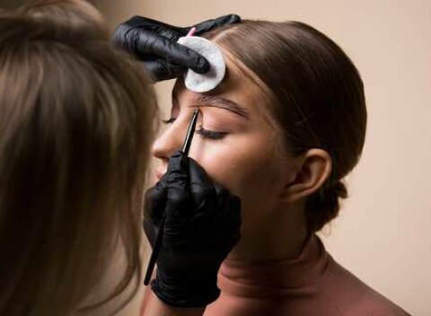 Úprava obočia a mihalníc v Beauty Palace Bratislava