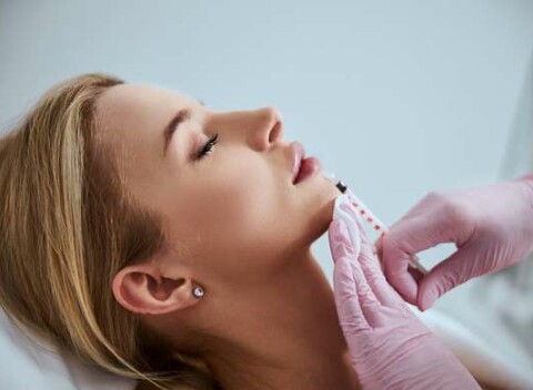 Dokonalé pery s kyselinou hyalurónovou špičkovej kvality - aplikované skúseným lekárom v Eleonor Esthetic