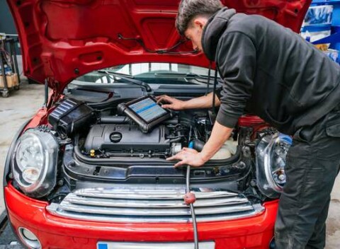 Dekarbonizácia motora certifikovaným vodíkovým prístrojom