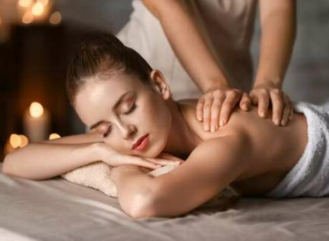 Luxusný 100-minútový relax s masážou, aróma olejmi a procedúrami v Ayurasan